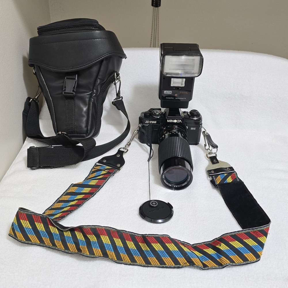 Minolta X-700 35mm SLR Film Camera Kalimar 80–200mm Lens Bundle